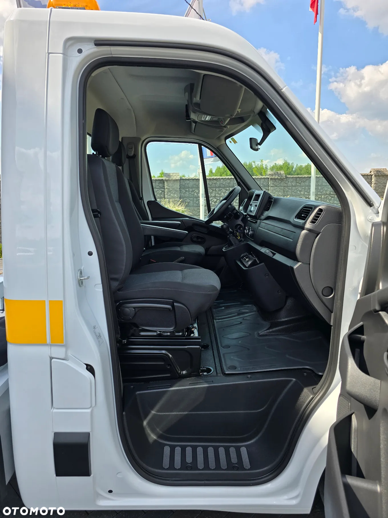 Renault MASTER 2,3 165 KM LAWETA POMOC DROGOWA LEDY TEMPOMAT - 35