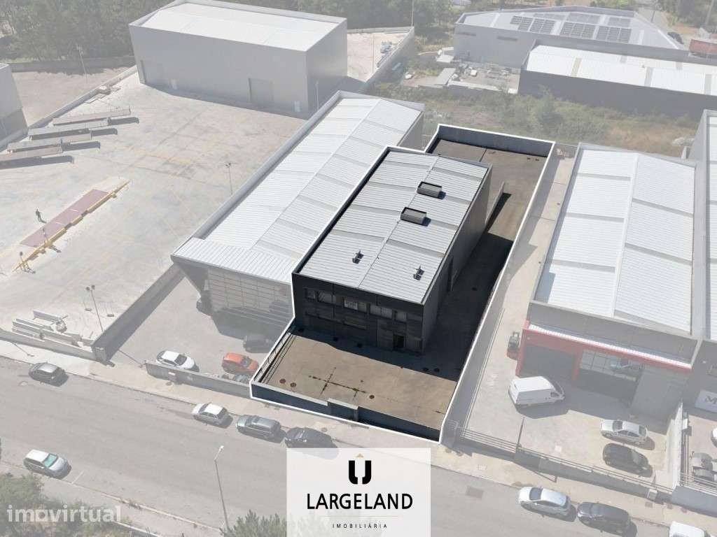 Armazém Industrial com Escritórios Modernos na Zona Industrial do F... - Grande imagem: 3/15