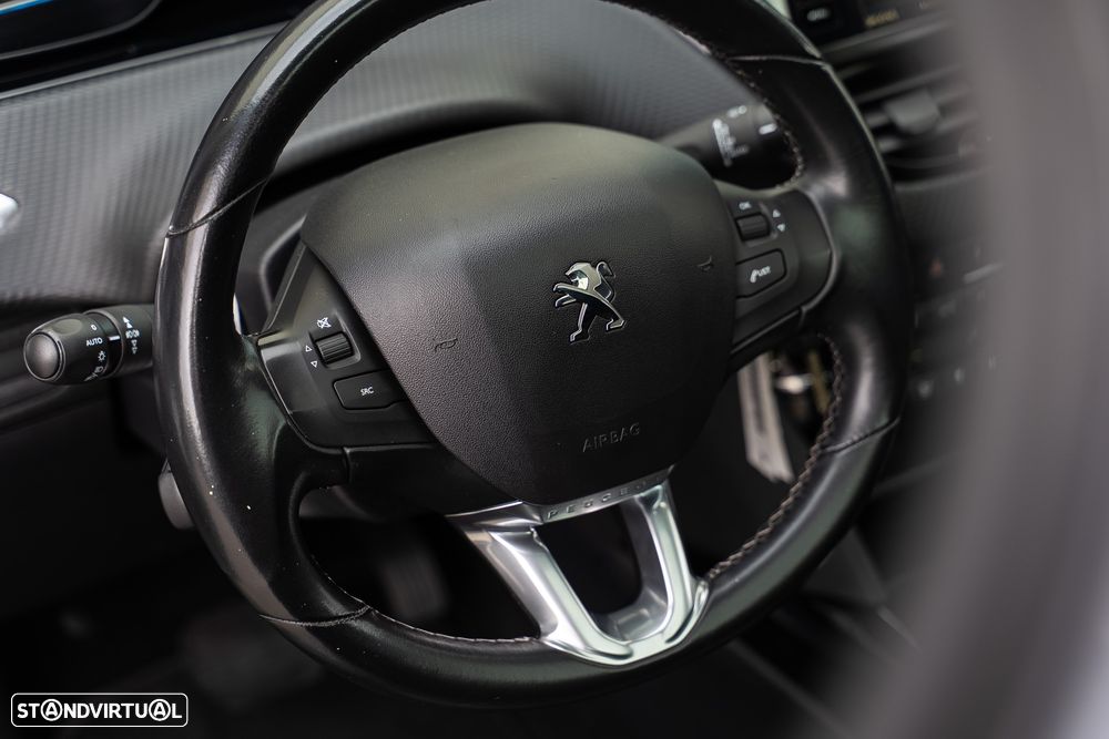 Peugeot 2008 1.2 PureTech Allure EAT6 - 18