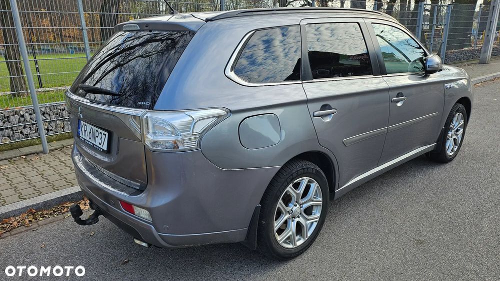 Mitsubishi Outlander 2.0 4WD Plug-In Hybrid Plus - 27