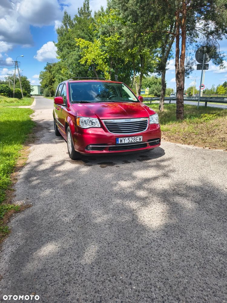 Chrysler Town & Country - 10