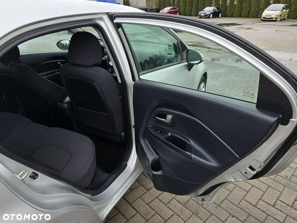 Kia Rio - 22