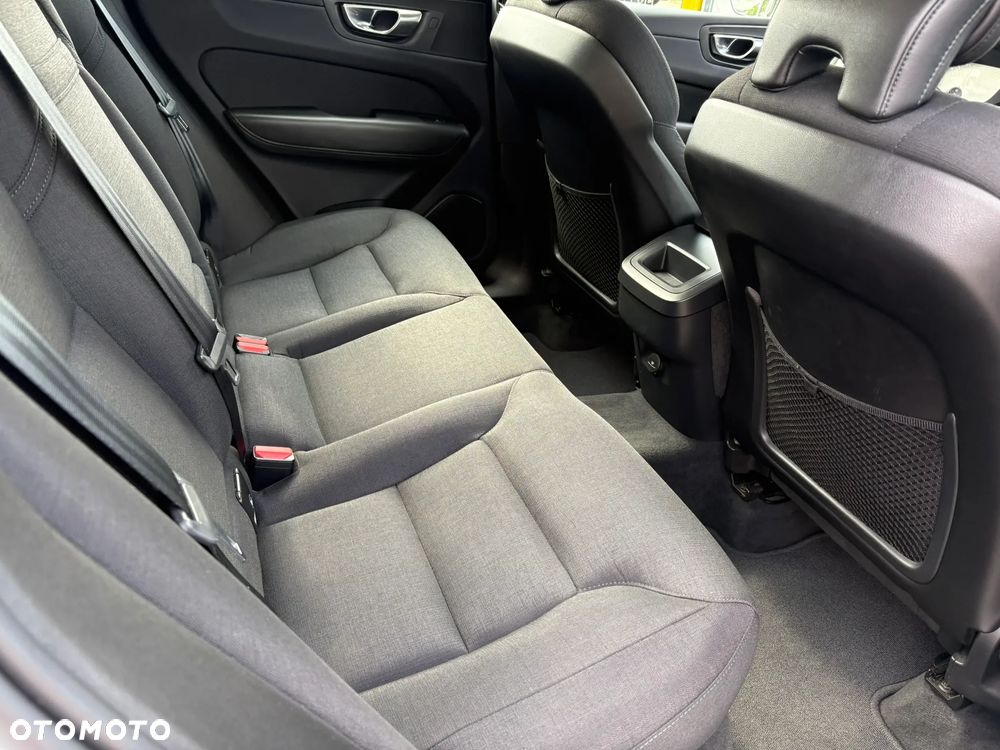 Volvo XC 60 B4 B Momentum - 25
