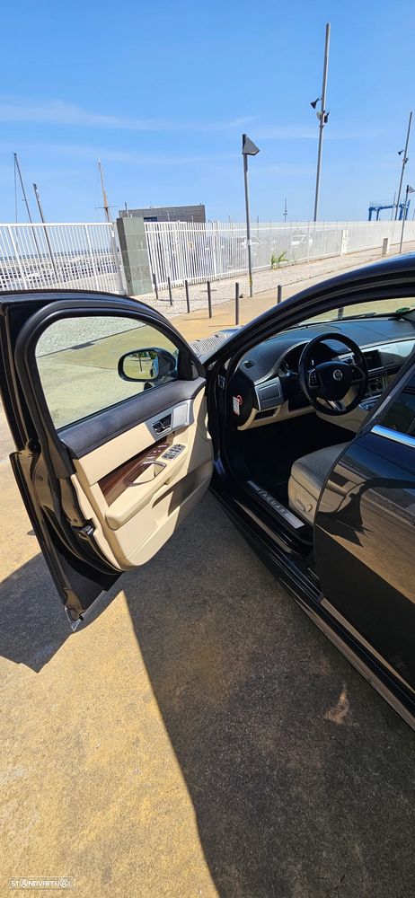 Jaguar XF 2.2 D Premium Luxury - 10