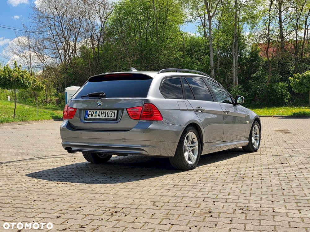BMW Seria 3 318d - 14