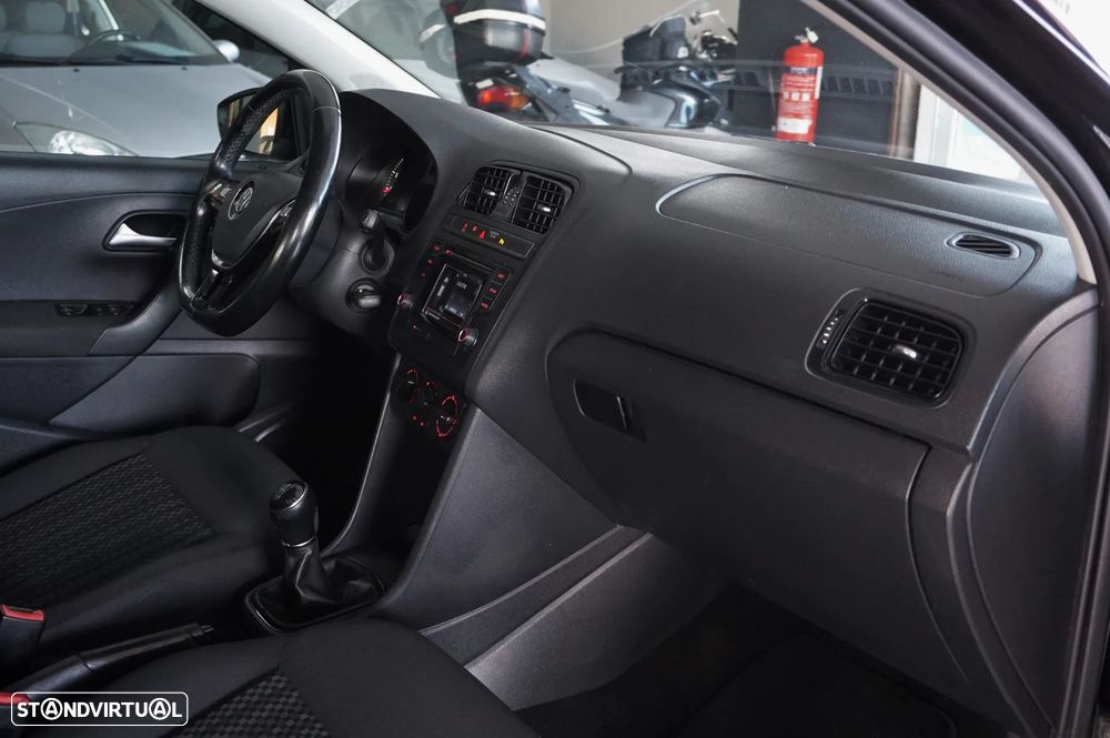 VW Polo 1.0 (Blue Motion ) Trendline - 18