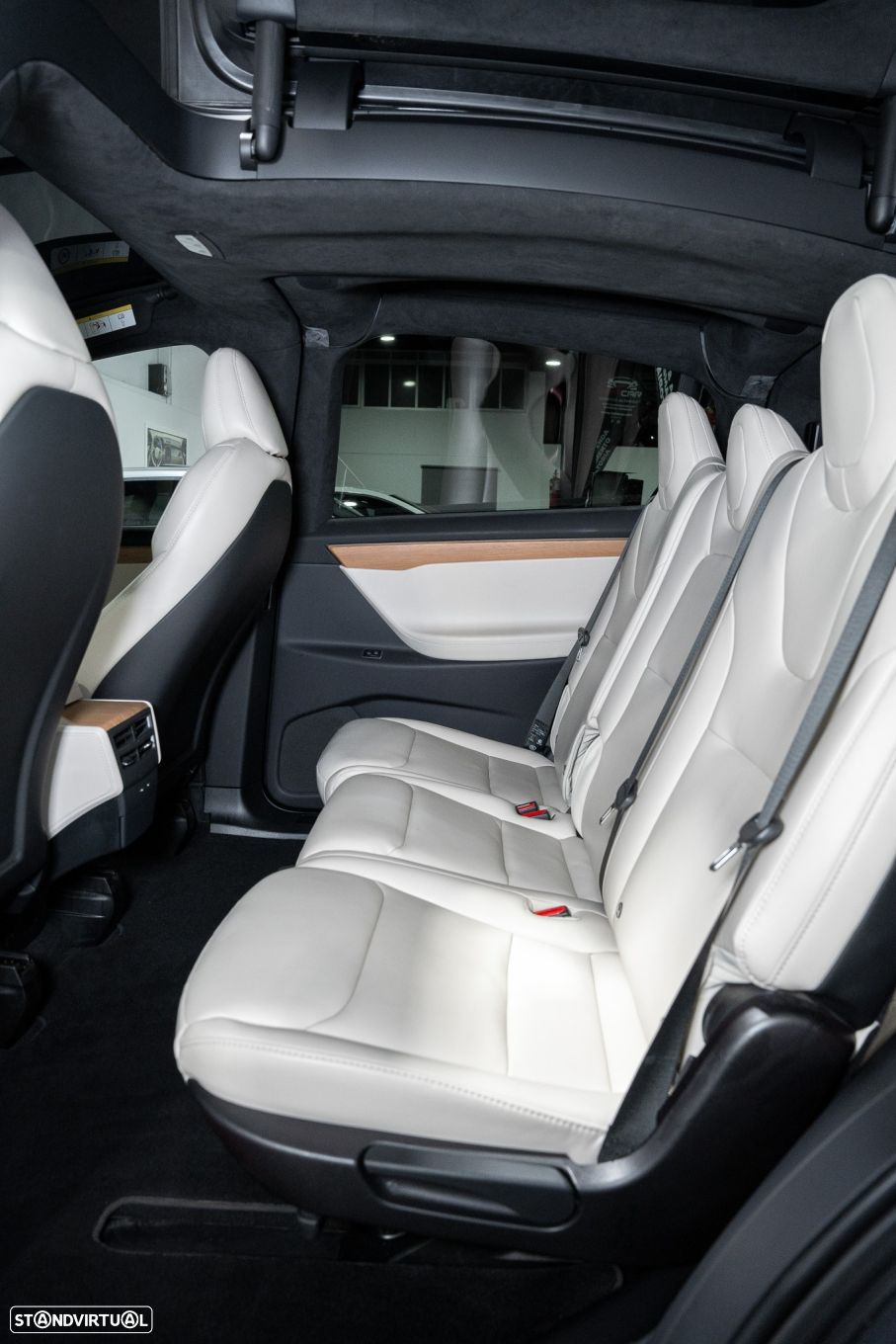 Tesla Model X - 35
