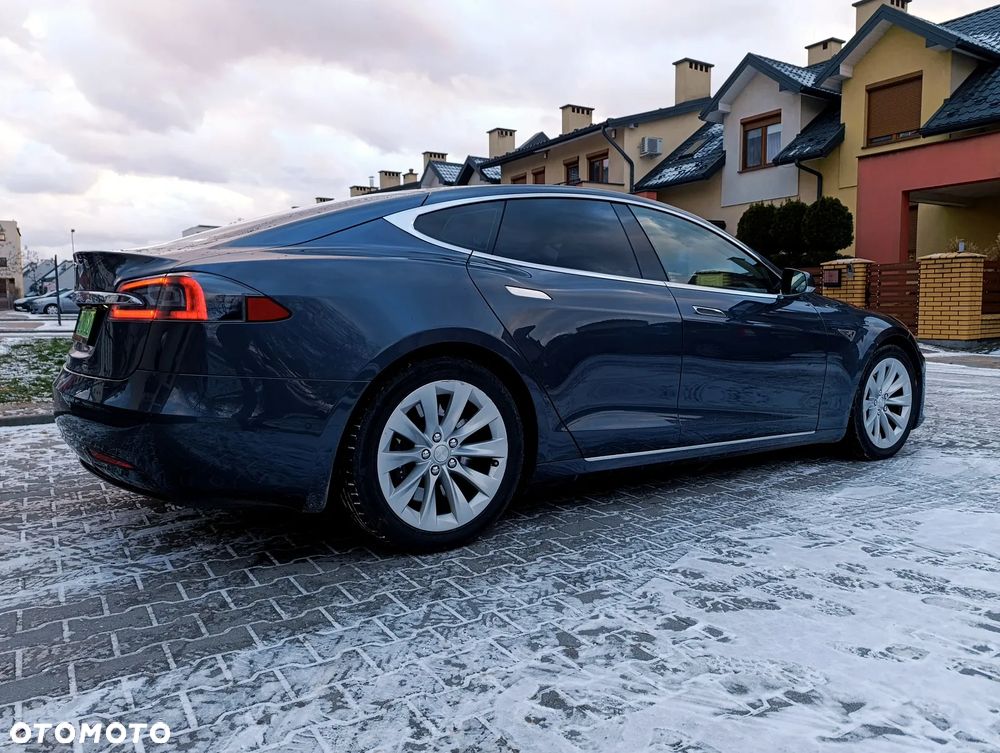 Tesla Model S - 10
