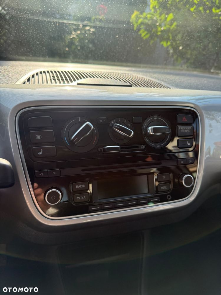 Volkswagen up! 1.0 high - 12