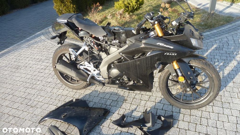 Yamaha YZF 125  chłodnica  silnik bok osłona błotnik - 1