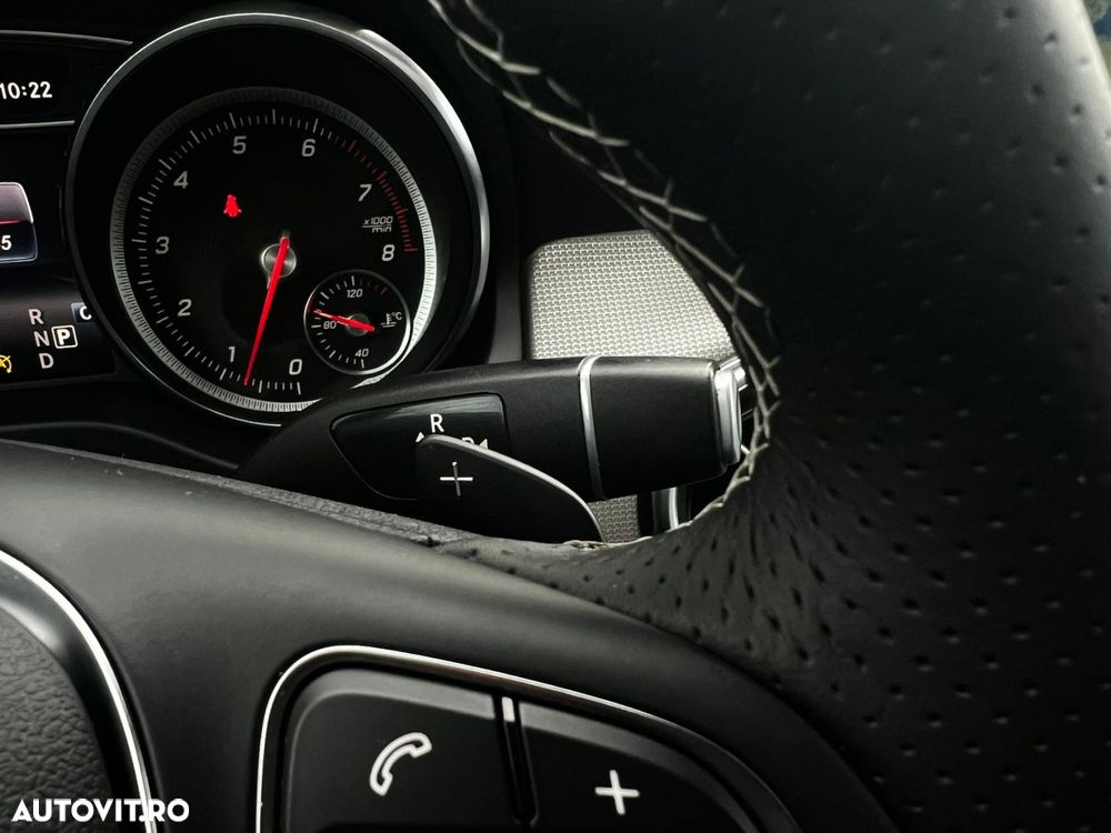 Mercedes-Benz GLA 180 7G-DCT Urban - 20