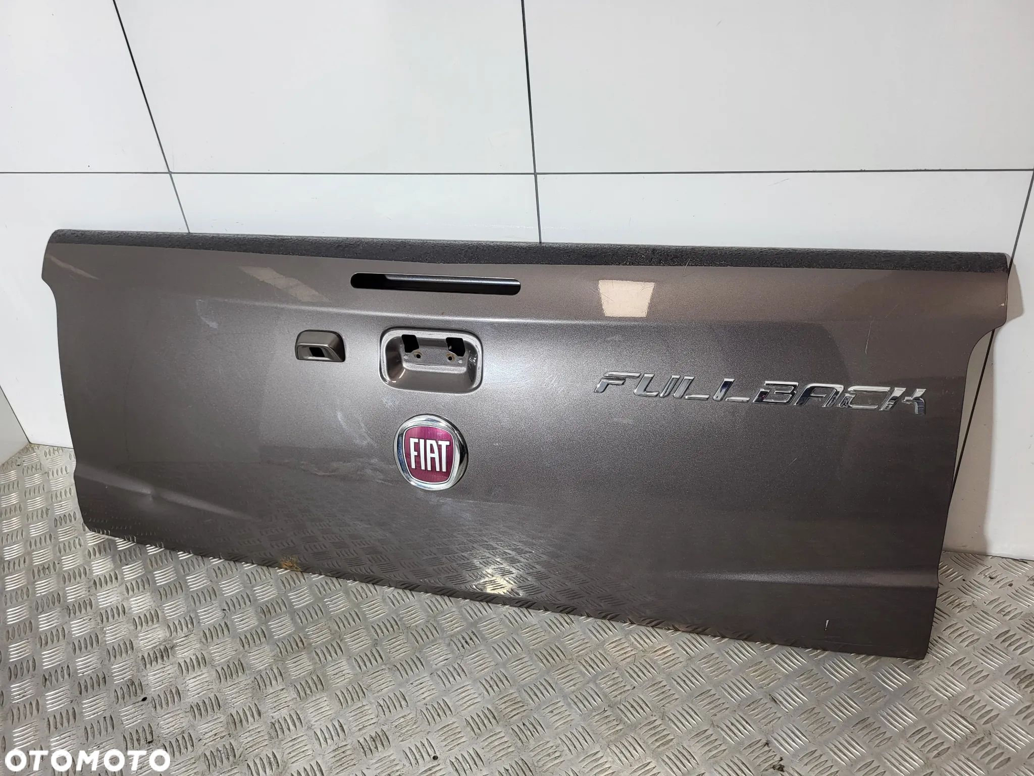 Mitsubishi L200 V Fullback Klapa Burta Bagażnika - 1