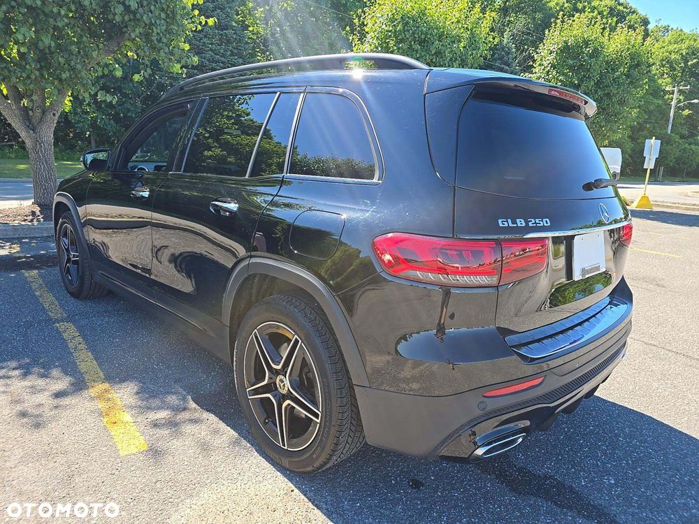 Mercedes-Benz GLB 250 4Matic 8G-DCT AMG Line - 3
