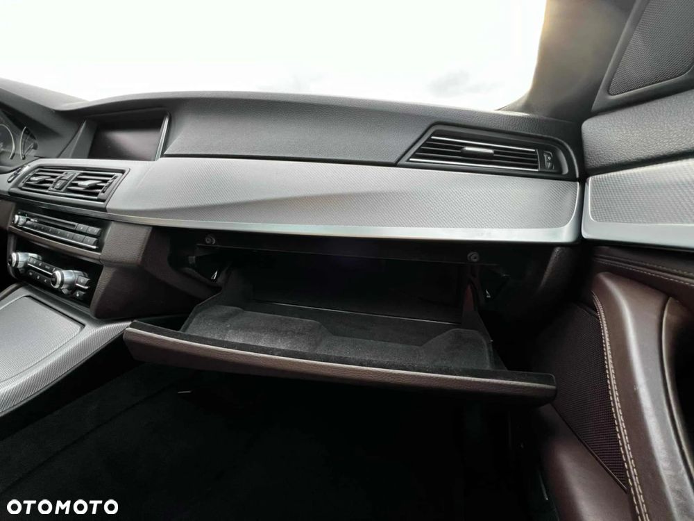 BMW Seria 5 520d xDrive Luxury Line - 11