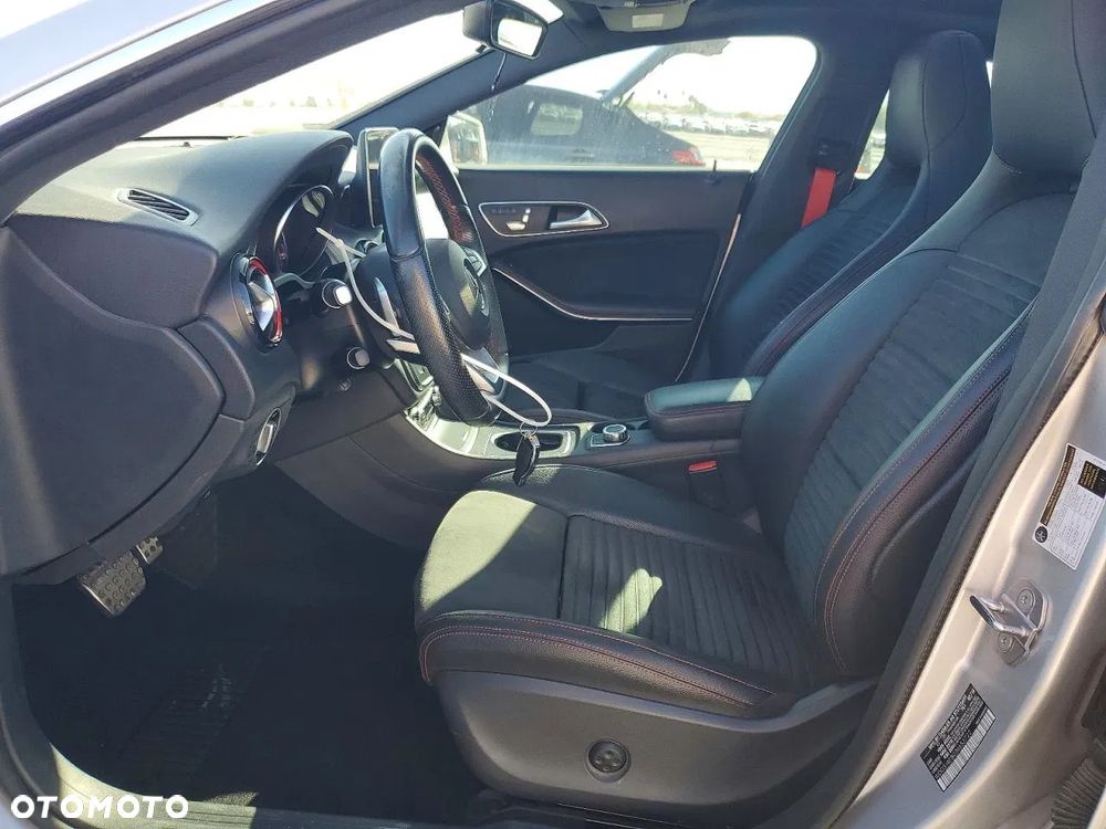 Mercedes-Benz CLA 250 4Matic 7G-DCT Sport - 8