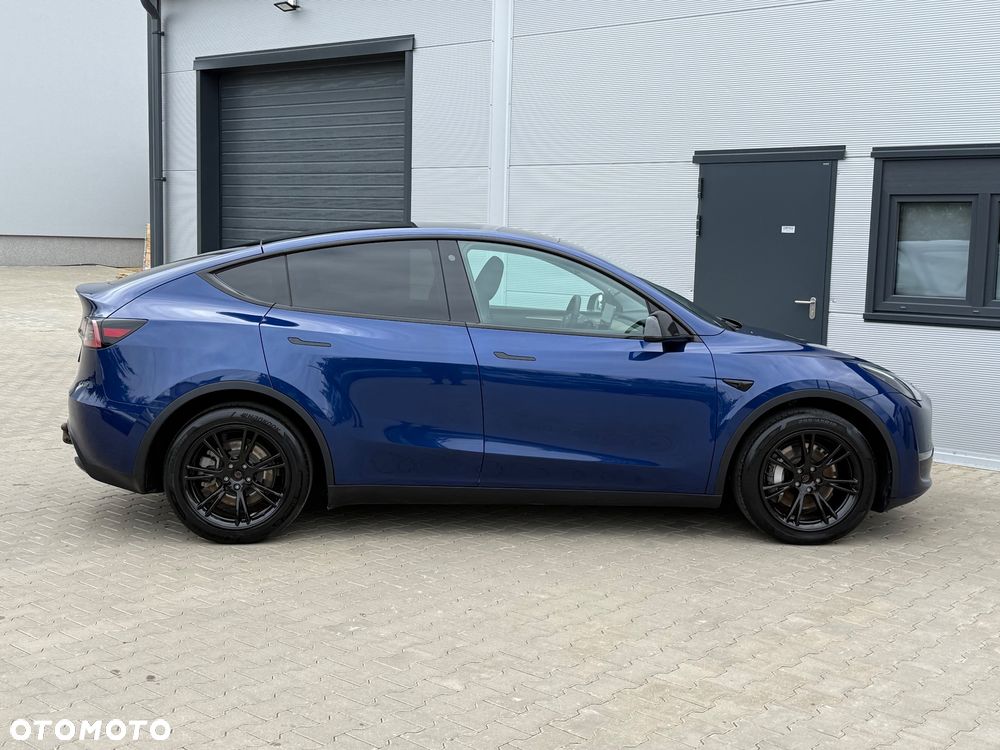 Tesla Model Y - 7