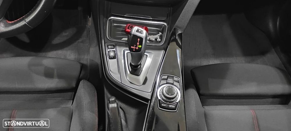 BMW 318 d Auto Line Sport - 27