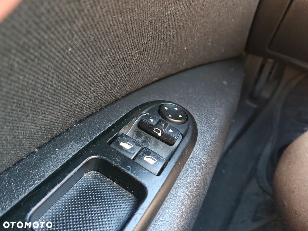 Peugeot 407 1.6 HDI SR Komfort EU3 - 21