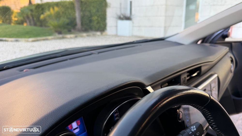 Toyota Auris Touring Sports 1.8 HSD Comfort +P.Techno+P.Sport - 35