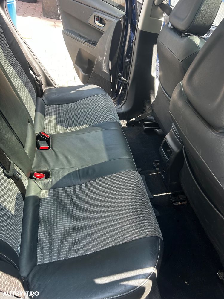 Toyota Auris 1.8 L VVT-i HSD Sol + - 3