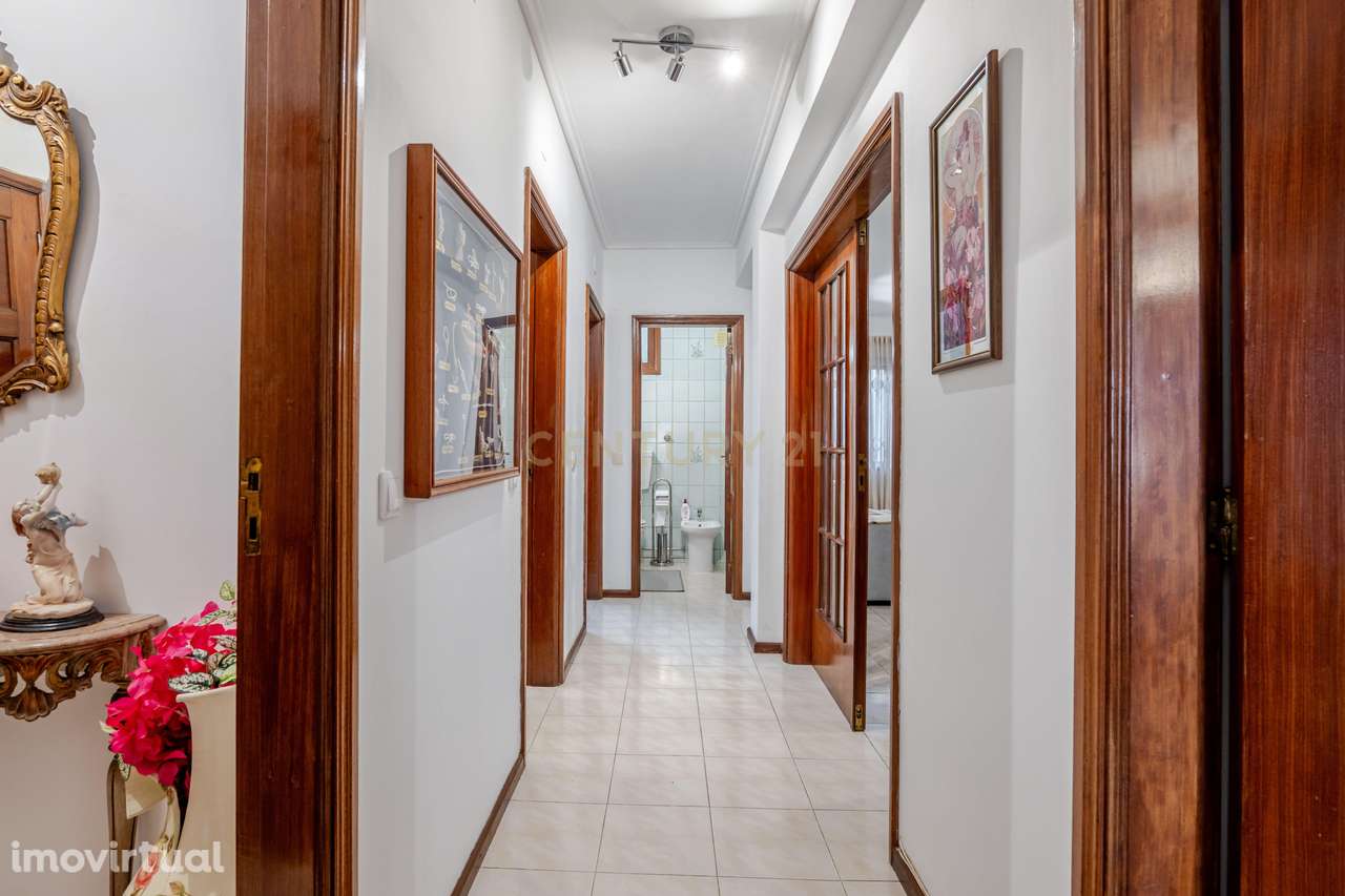 Apartamento T2 de excelentes áreas a 6 minutos da estação de metro do - Grande imagem: 3/21