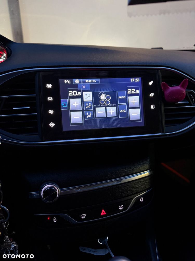 Peugeot 308 1.6 BlueHDi Allure S&S - 21