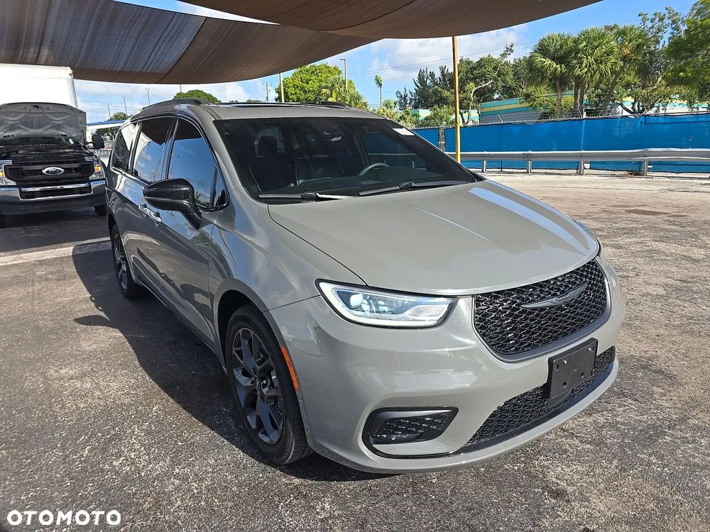 Chrysler Pacifica - 2