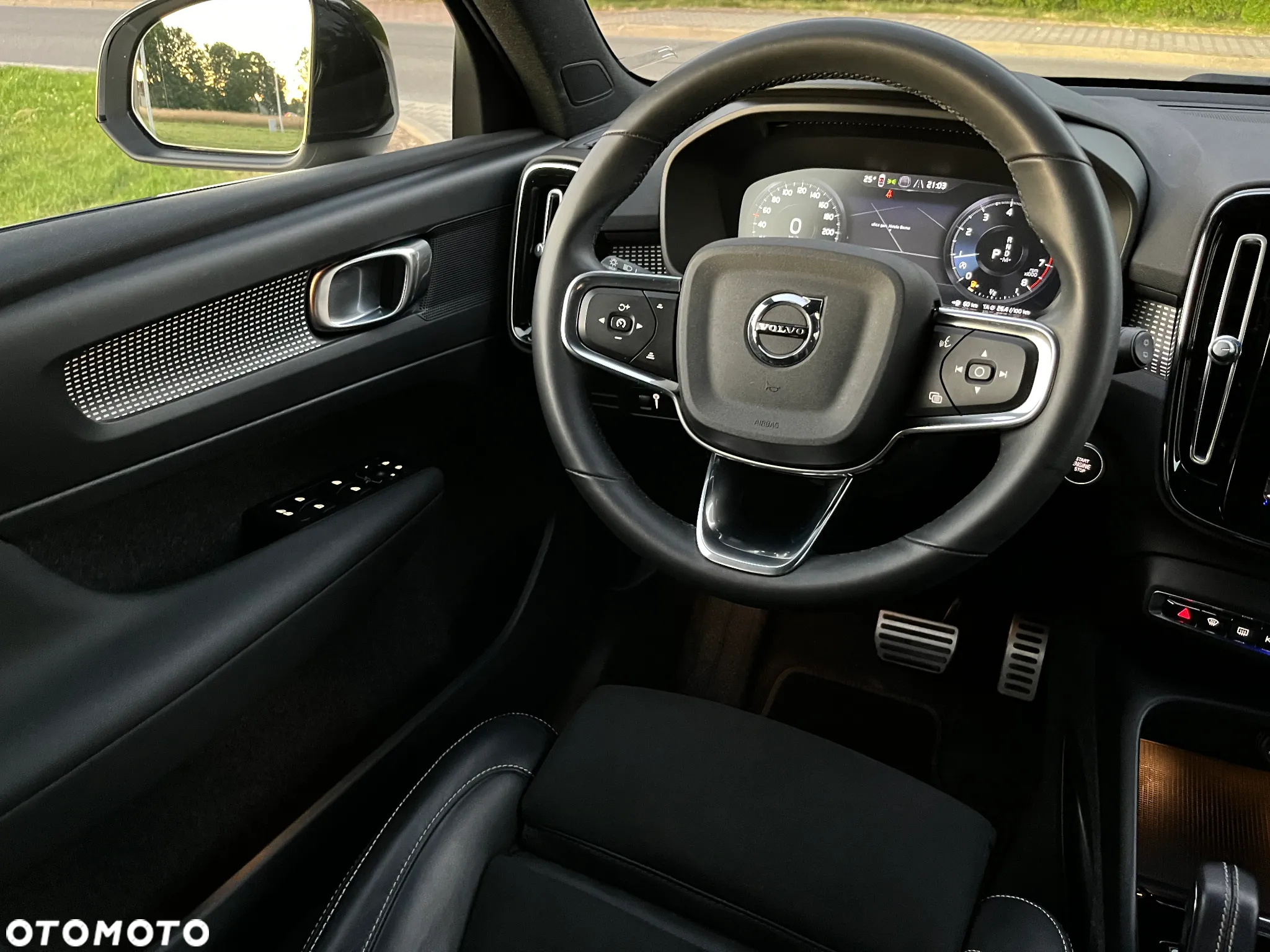 Volvo XC 40 T3 R-Design - 32