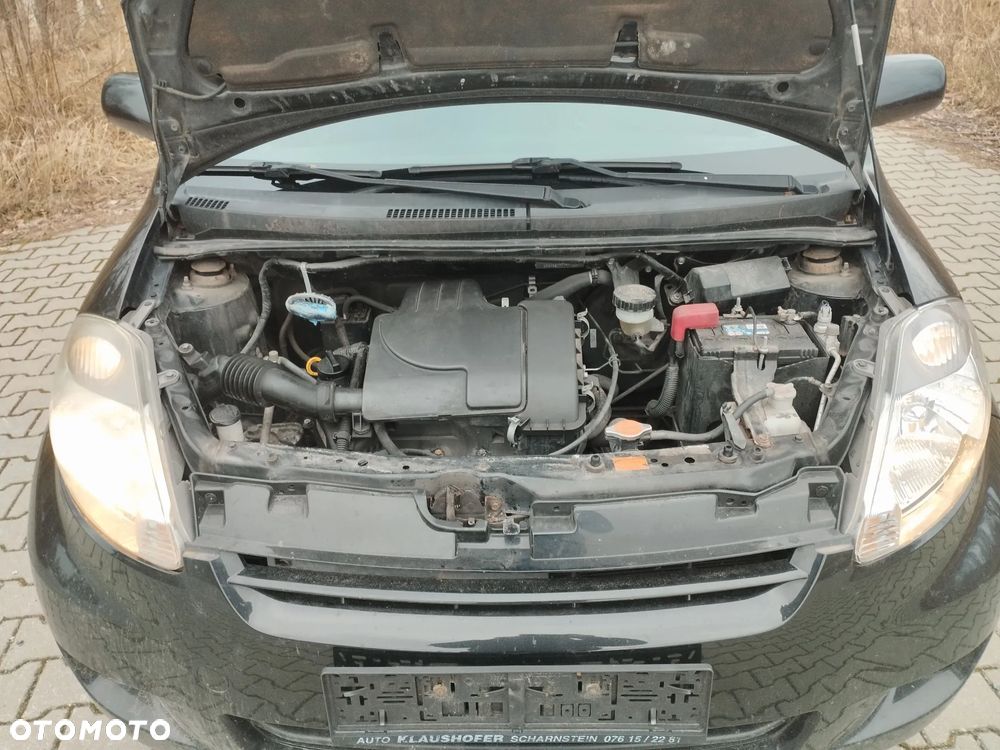 Daihatsu Sirion - 20