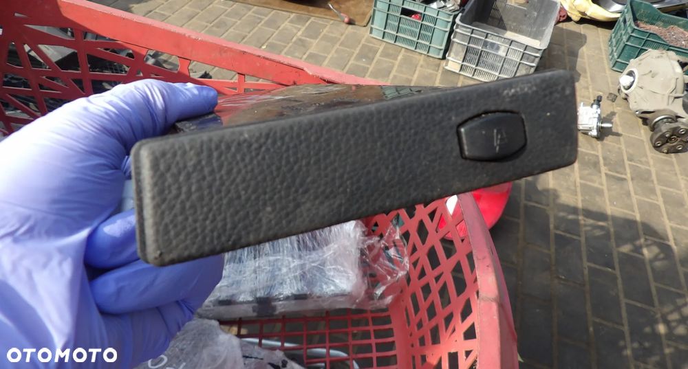 BMW - E60,E61 - UCHWYT NA KUBEK - CUPHOLDER - 7047145 - 1