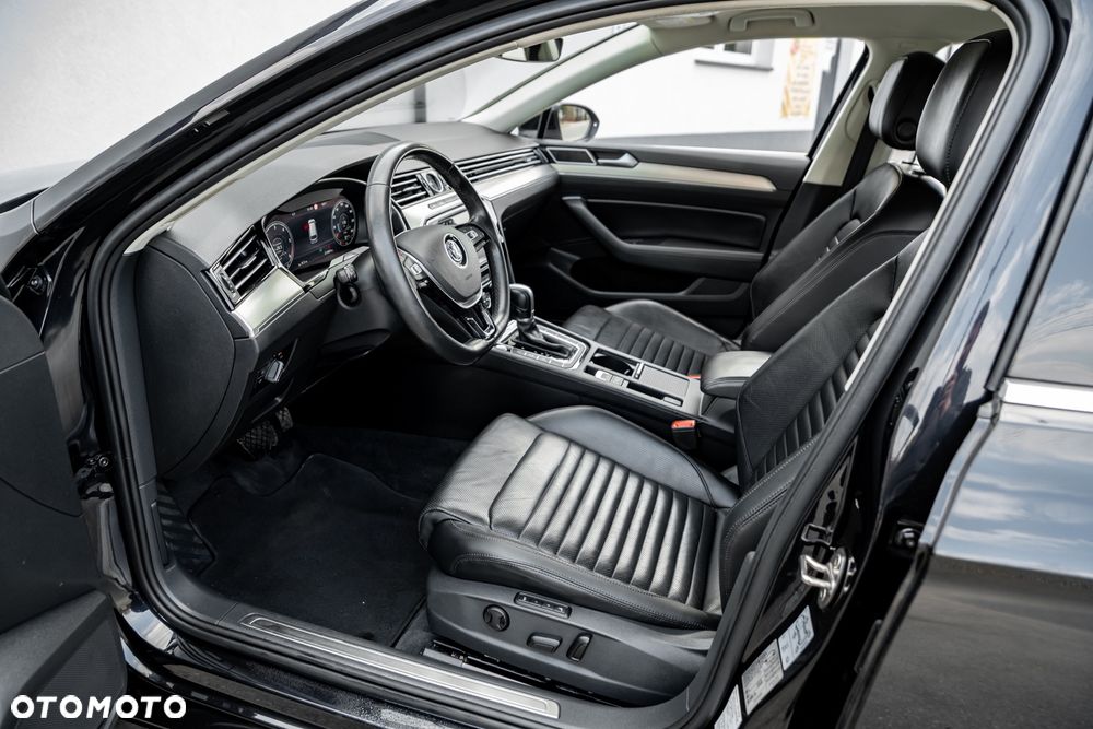 Volkswagen Passat 2.0 TDI SCR 4Motion DDG Highline - 18