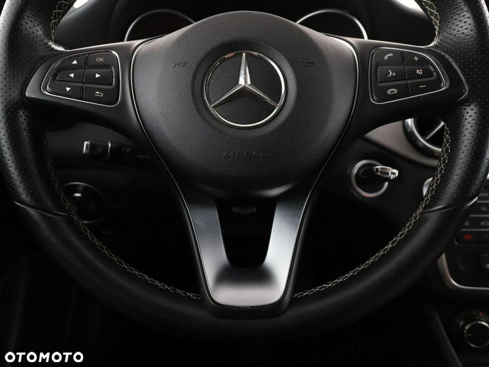 Mercedes-Benz GLA 200 Urban - 22