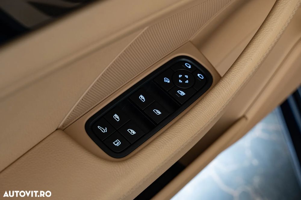 Porsche Panamera 4 E-Hybrid - 10