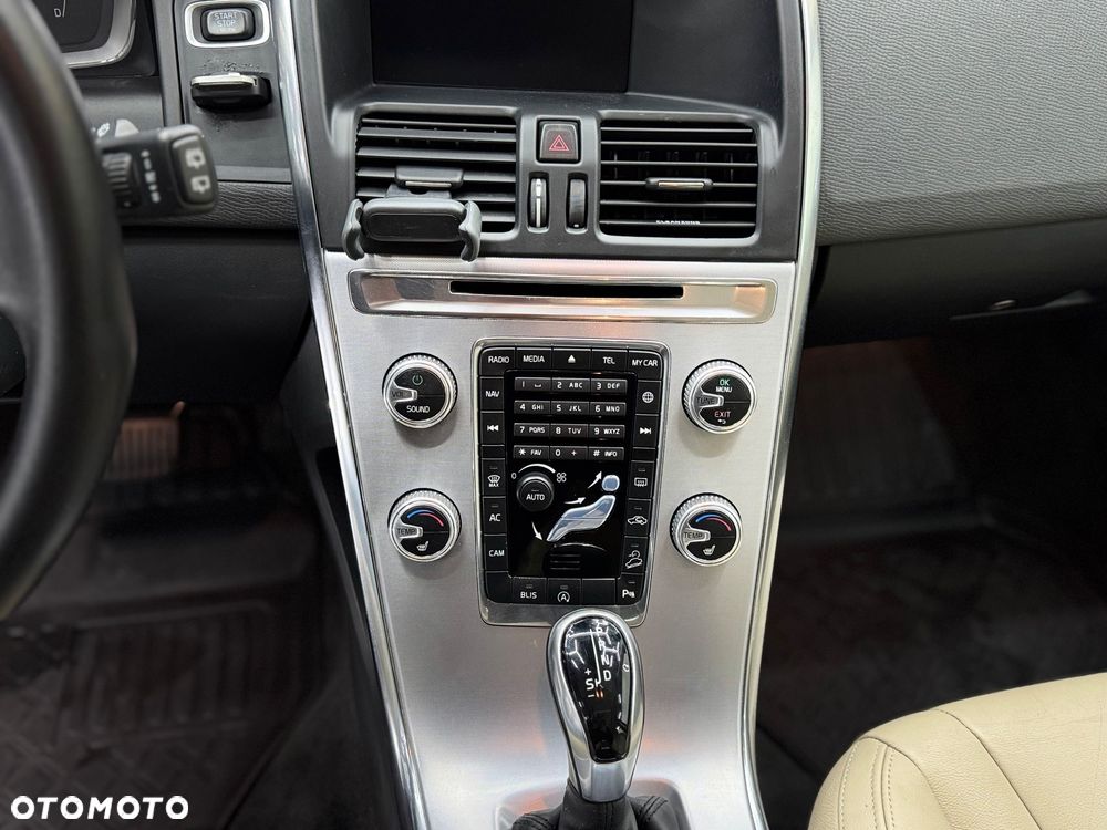 Volvo XC 60 D4 AWD Momentum - 8