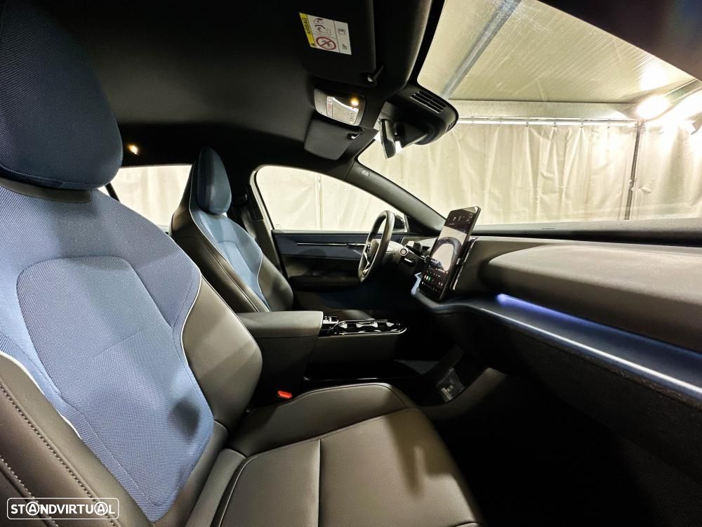 Volvo EX30 Single Motor Extended Range RWD Plus - 29