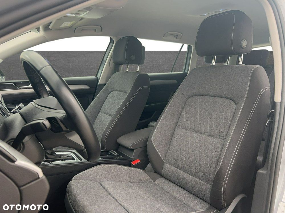 Volkswagen Passat - 10
