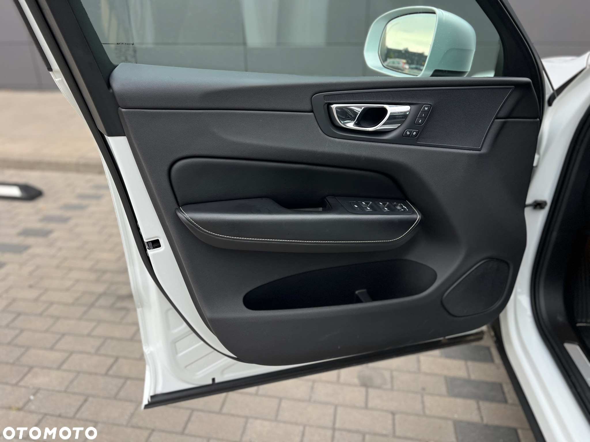Volvo XC 60 D4 AWD R-Design - 18