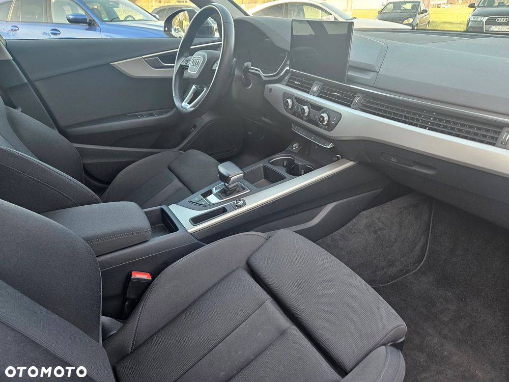 Audi A4 Avant 40 TFSI S tronic - 24