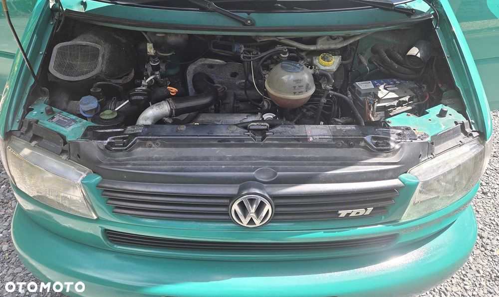 Volkswagen Caravelle - 8