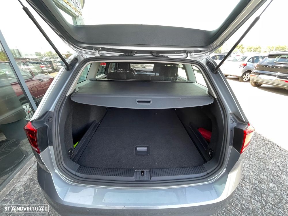 VW Passat Variant 2.0 TDi Business DSG - 14