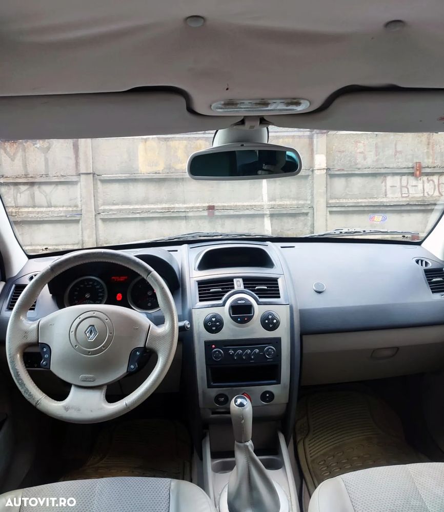 Renault Megane 1.6 Luxe Privilege - 4