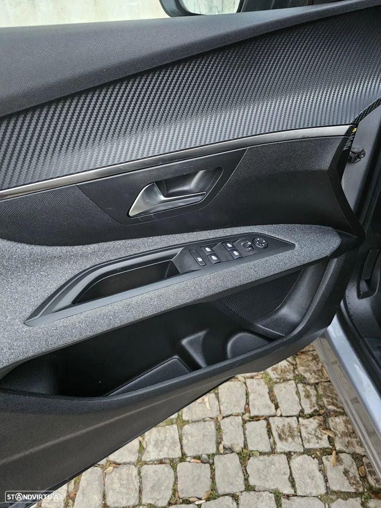 Peugeot 5008 PureTech 130 EAT8 Stop & Start Allure - 26