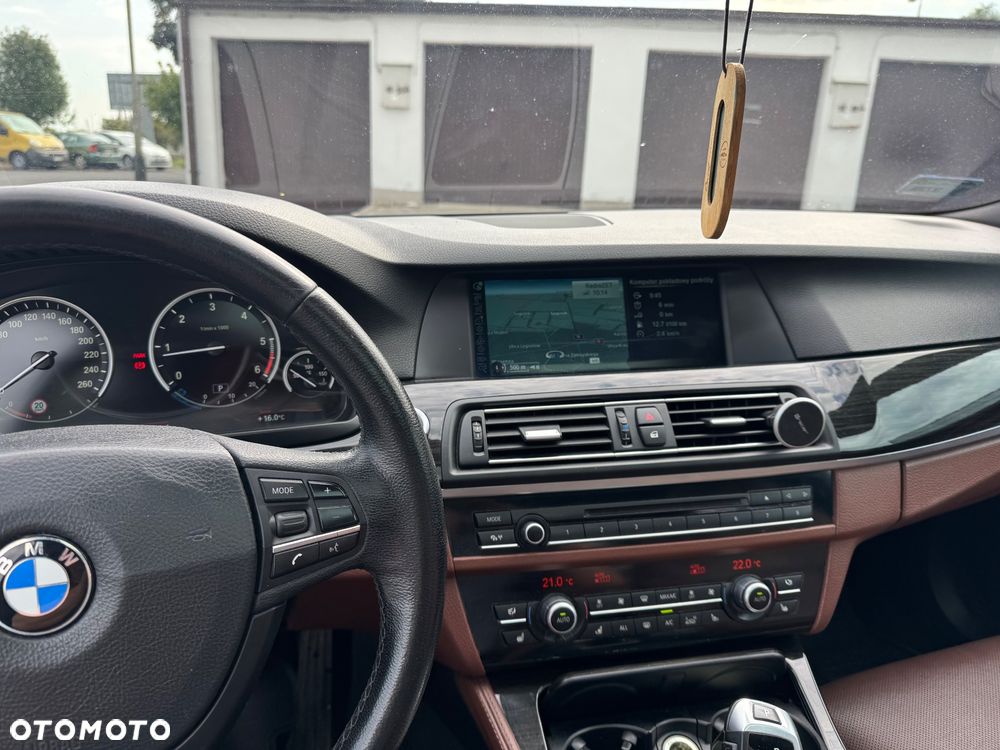 BMW Seria 5 525d xDrive Luxury Line - 7