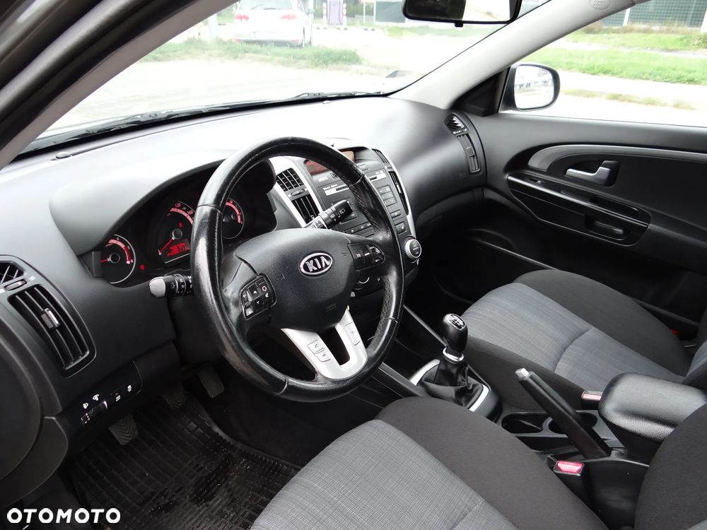 Kia Ceed - 10