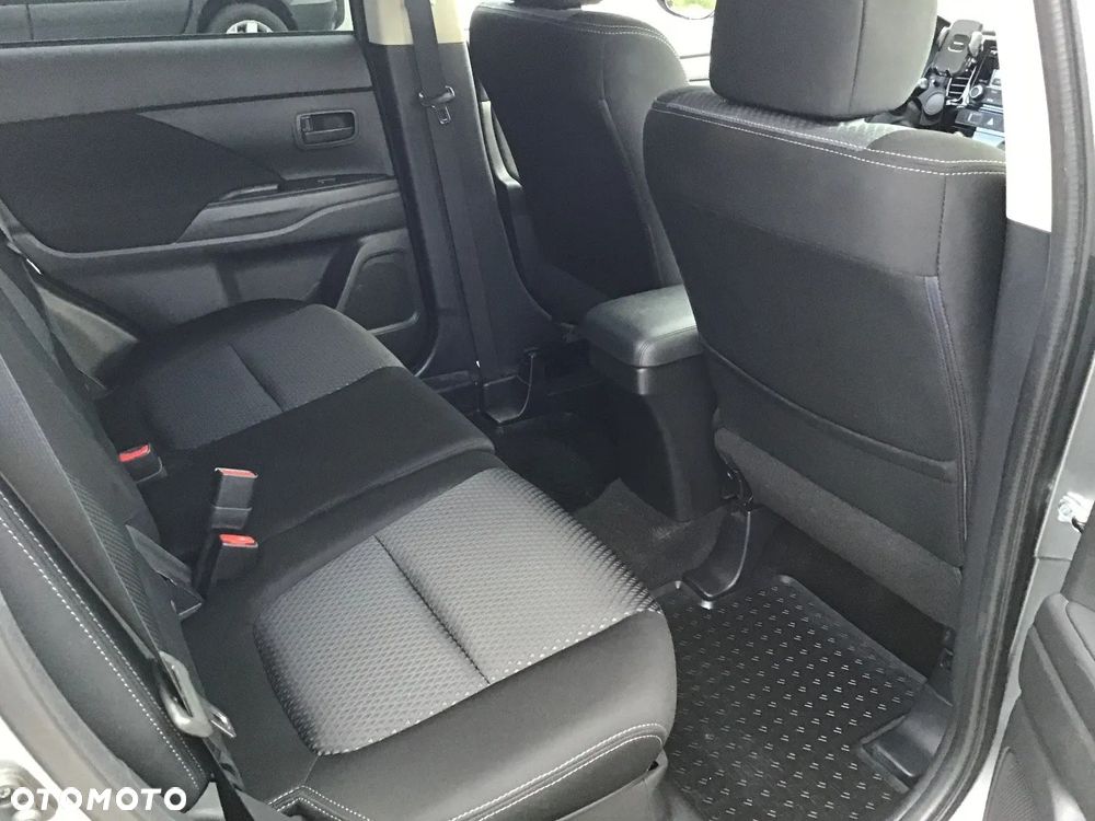 Mitsubishi Outlander - 12