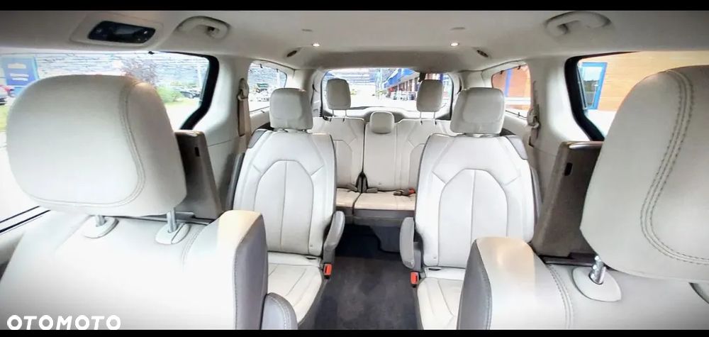 Chrysler Pacifica - 7
