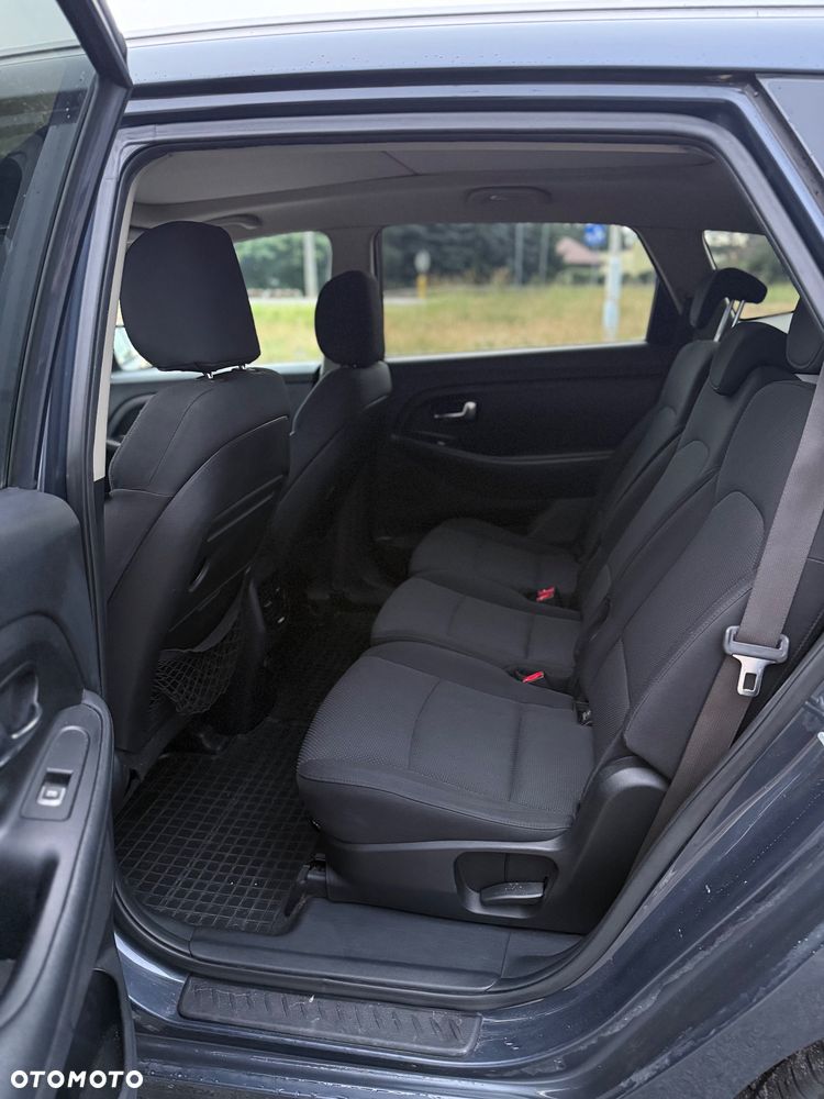 Kia Carens 1.7 CRDi M 7os EU6 - 9