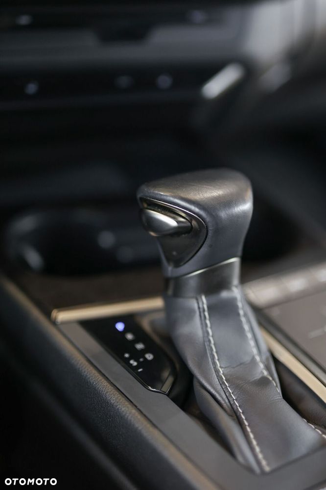 Lexus UX - 36