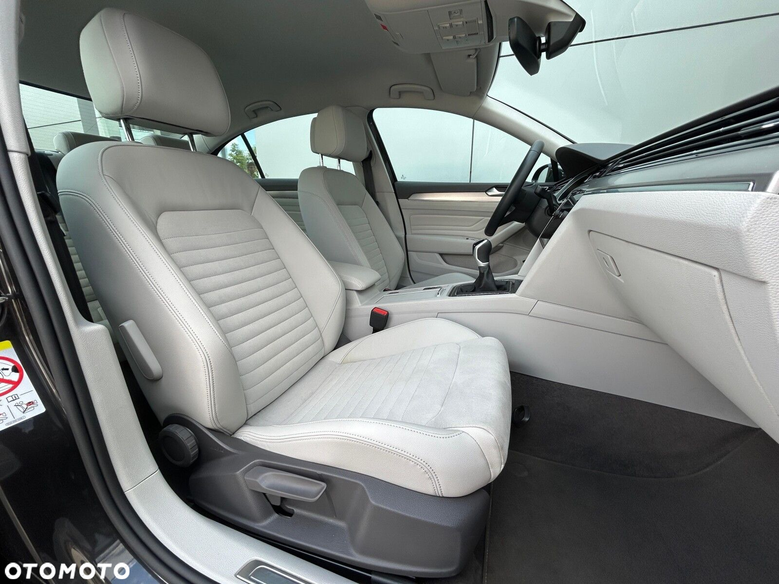 Volkswagen Passat 2.0 TDI EVO Elegance - 15