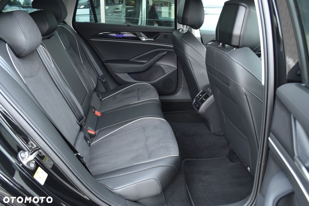 Volkswagen Passat Variant 2.0 TDI SCR Elegance DSG - 34